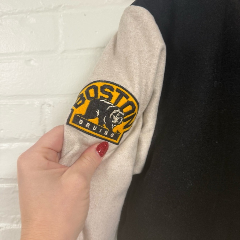 NEW Mitchell & Ness Youth Boston Bruins Jacket 10/12 M - Picture 3 of 5